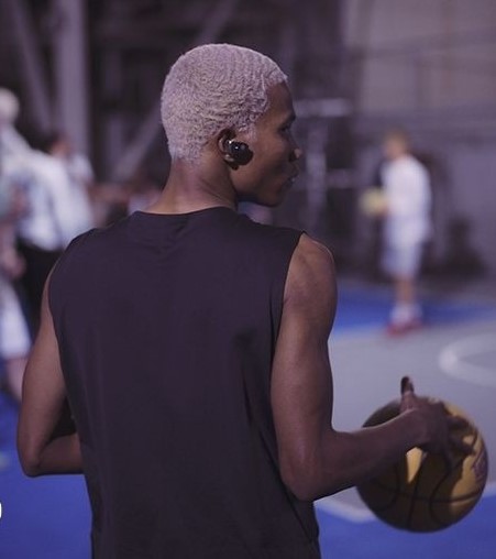 ES-5A View of someone working out with an earbud in right ear.